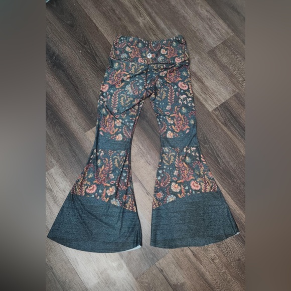 Yoga democracy Festival Denim Printed Bell Bottoms flare leggings floral size L - Picture 10 of 10